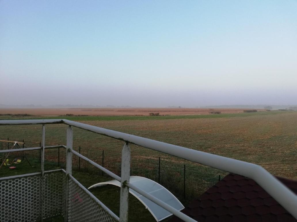 Les Fermiers Bed and Breakfast Giremoutiers Buitenkant foto